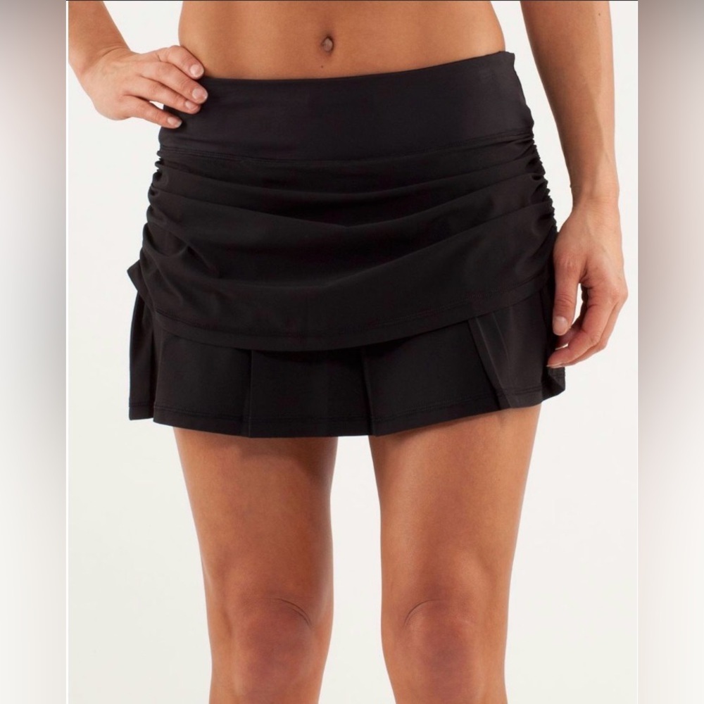 Lululemon Run: Chase Me Skirt Black Size 6